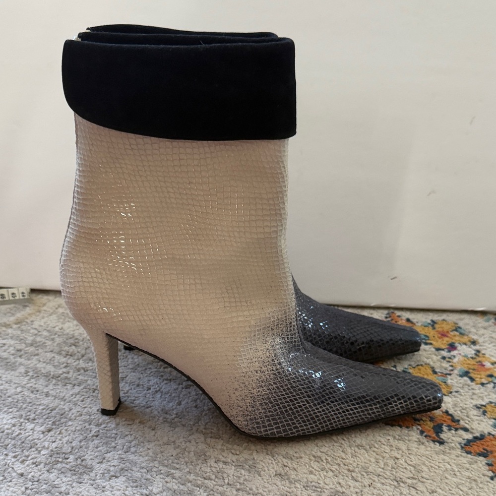 NEW Stuart Weitzman Ombre Pointed Toe Ankle Boots in Black and Cream Size 10